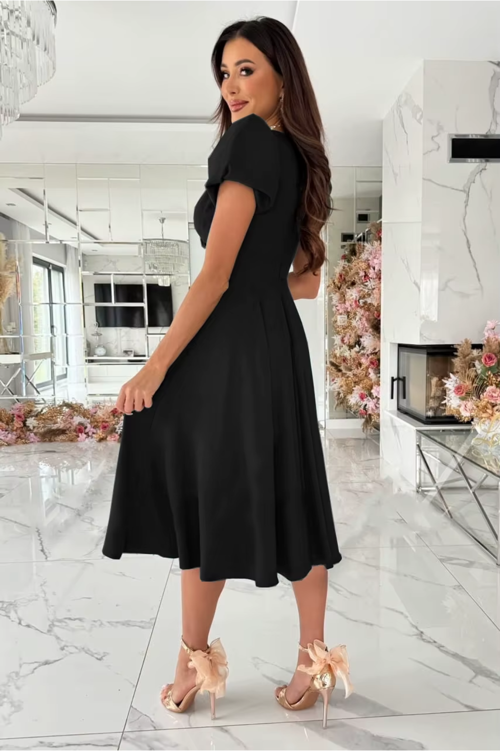 Ellery Canberra™ | Anika - Elegant V-Neck Midi Dress