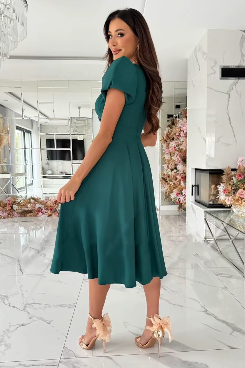 Ellery Canberra™ | Anika - Elegant V-Neck Midi Dress