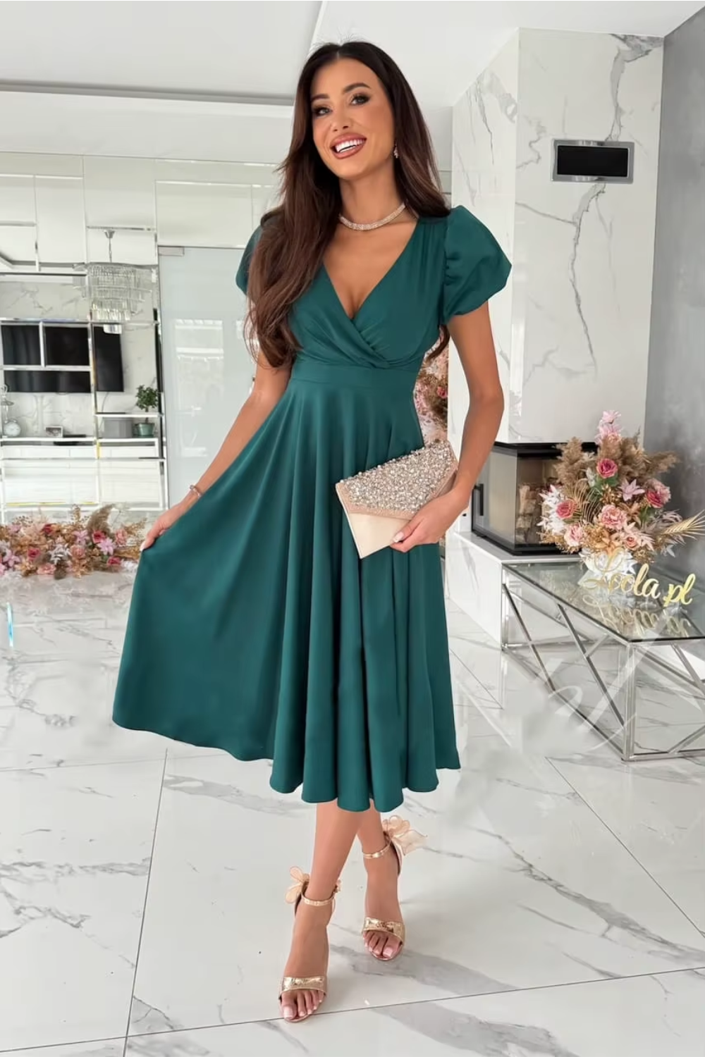 Ellery Canberra™ | Anika - Elegant V-Neck Midi Dress