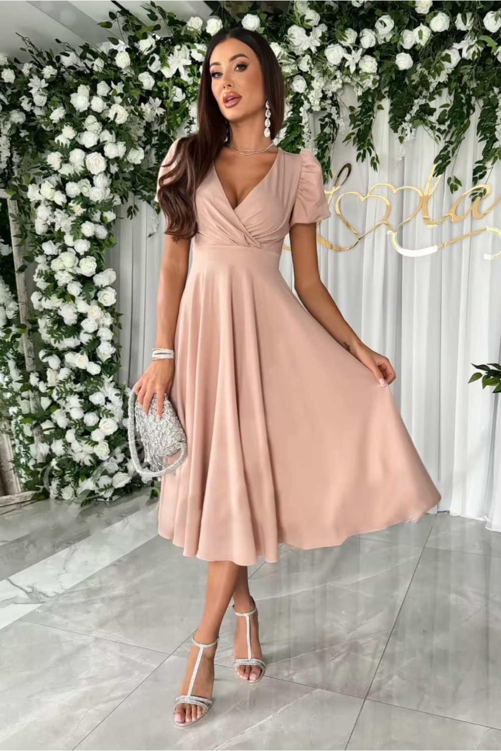 Ellery Canberra™ | Anika - Elegant V-Neck Midi Dress
