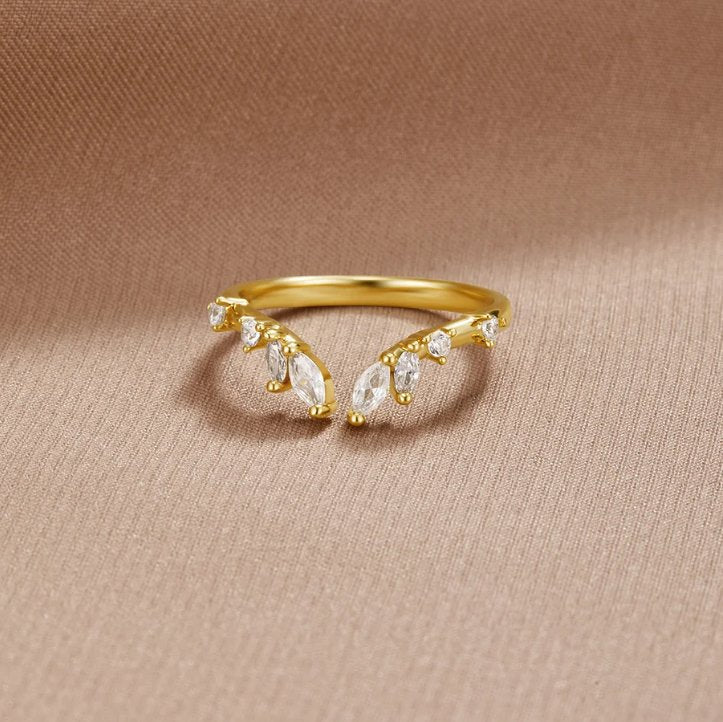 Ellery Canberra™ - Peace | Crystal Gold Vine Ring