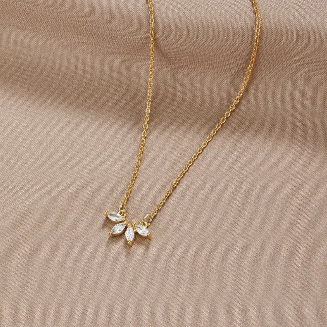 Ellery Canberra™ - Brielle | Omelia Crystal Leaf Necklace